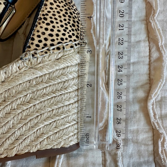 Vince Camuto Leera Wedge Sandals Natural Spotted Calf Hair Size 7 - Picture 6 of 6